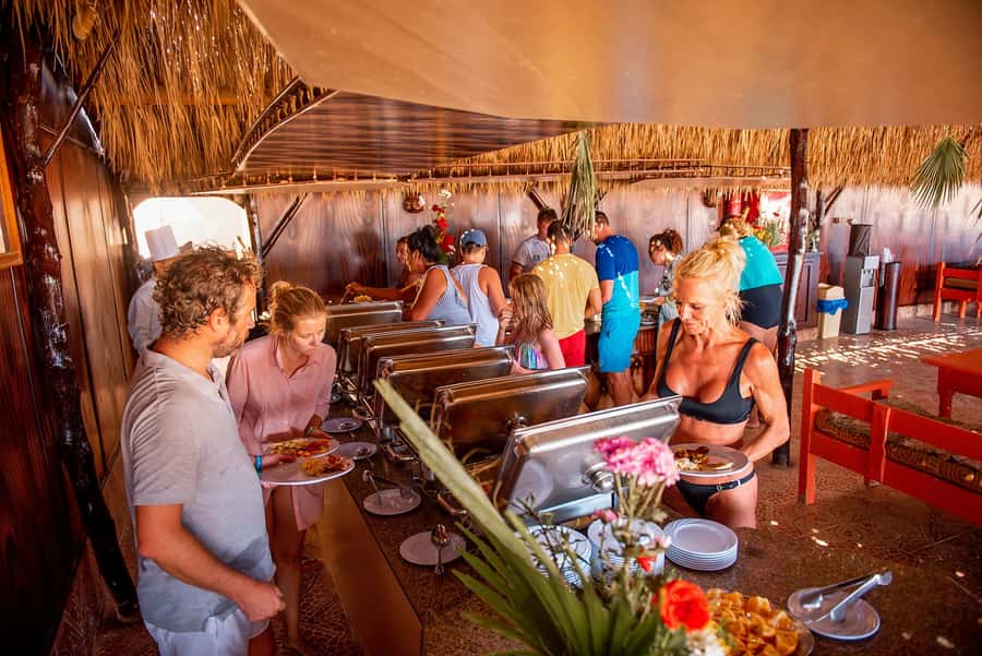 From Hurghada: Paradise Island Snorkeling Cruise with Lunch - Snorkeling with help for nervous swimmers