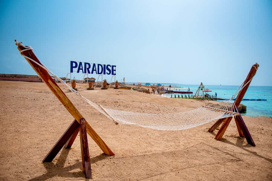 From Hurghada: Paradise Island Snorkeling Cruise with Lunch - Choosing between the yacht and speedboat