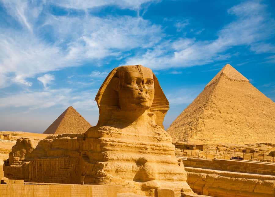 From Hurghada: Pyramids and Egyptian Museum Tour & Boat Ride - BBQ lunch and the food stop