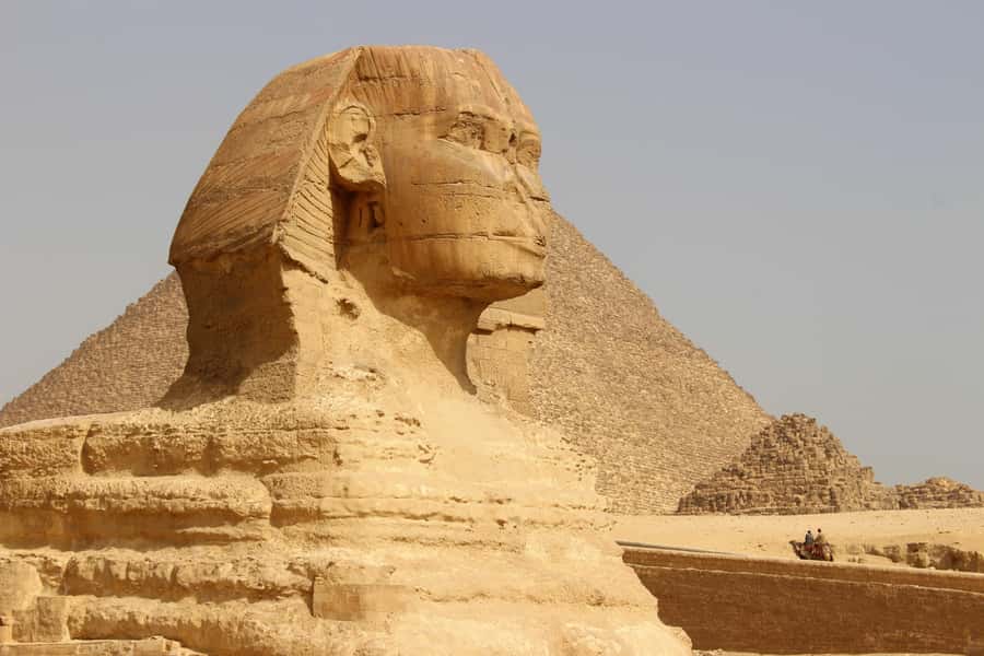 From Hurghada: Pyramids and Egyptian Museum Tour & Boat Ride - Guides, languages, and group style