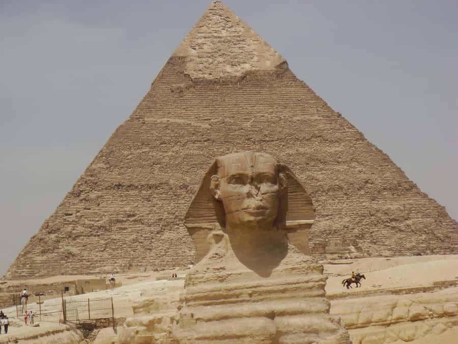 From Hurghada: Pyramids and Egyptian Museum Tour & Boat Ride - The early pickup and Cairo road journey