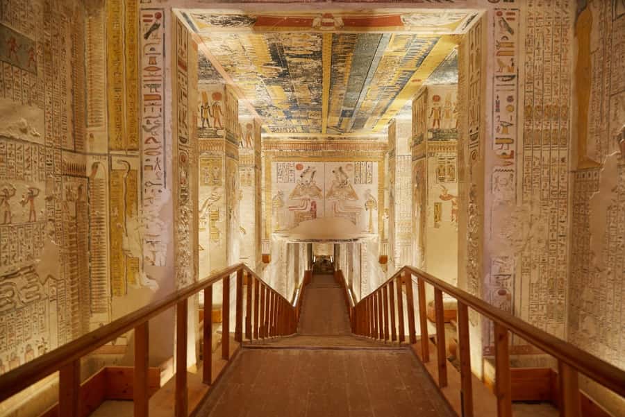 From Luxor: 3-Day Nile Cruise to Aswan with Private Guide - Edfu arrives by horse carriage