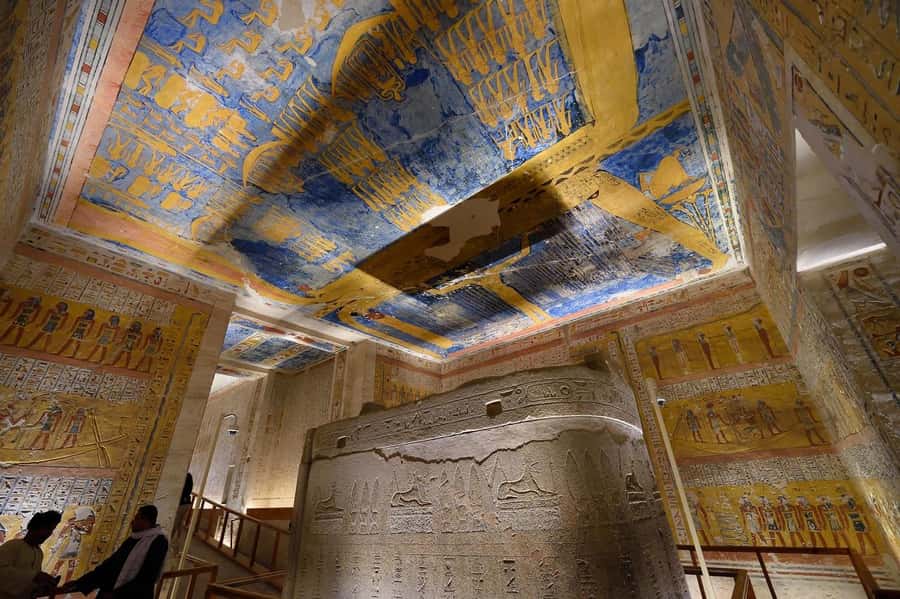 From Luxor: 5-Day Nile Cruise to Aswan with Balloon Ride - Guides, vehicles, meals, and the onboard routine