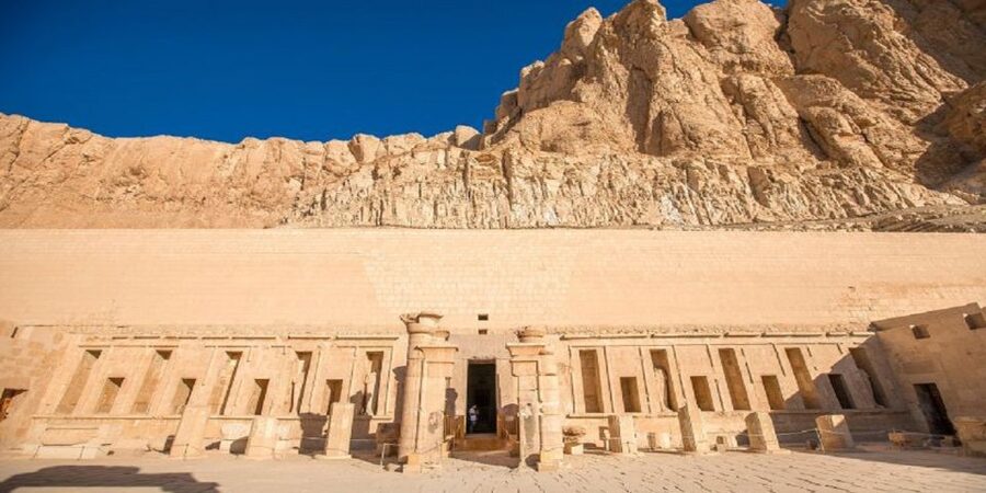 From Luxor: All-Inclusive West Bank Private Tour with Lunch - The Colossi of Memnon: a quick stop with a big visual payoff