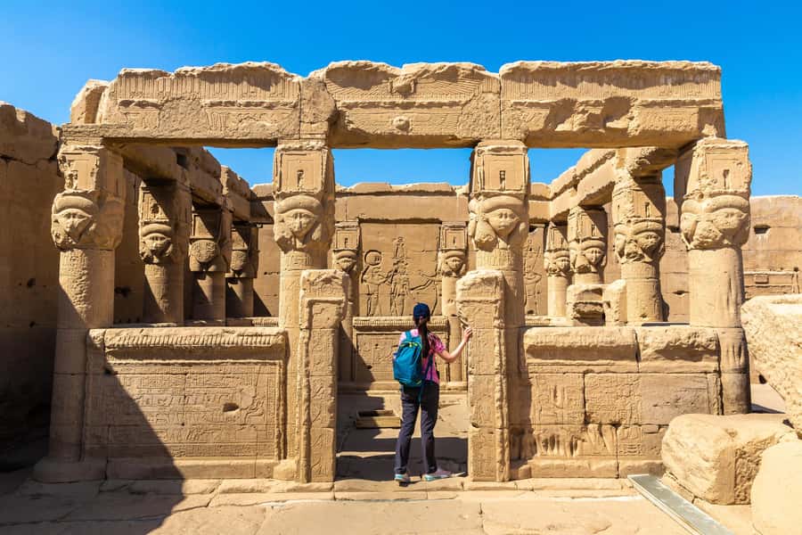 From Luxor: Day Trip to Dendera & Abydos Temples with Guide - The morning departure and the long road north