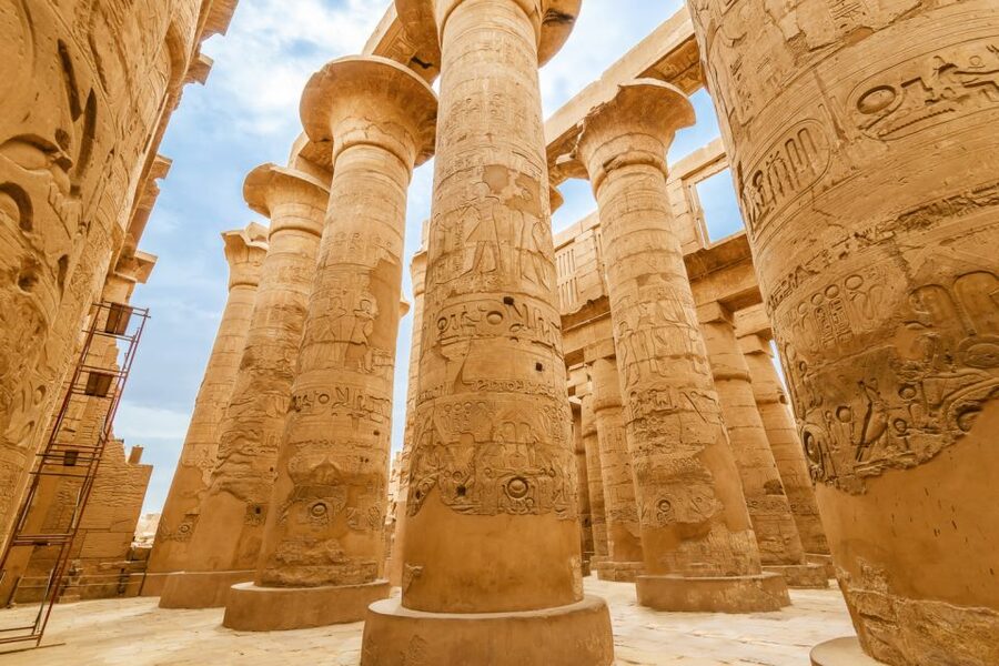 From Luxor: Guided Tour to East or West Banks with Lunch - Guide quality and the value of a shared tour