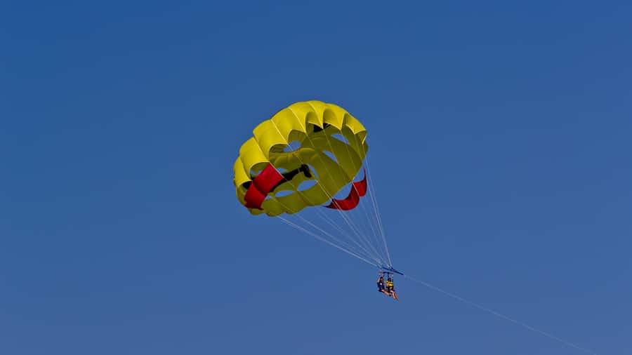 From Sharm El-Sheikh: Sharm El-Maya Parasailing Adventure - Languages, instructors, and on-site support