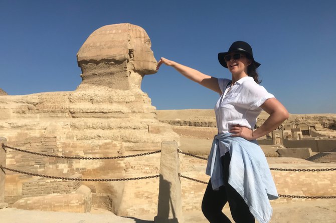 Full-Day Giza Pyramids and Egyptian Museum Private Tour - What the private vehicle adds to a Cairo itinerary