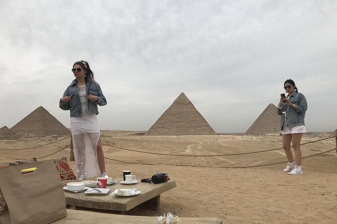 Full Day Guided tour to the Pyramids, Sphinx, Meidum And Dahshur - Giza: the famous plateau with plenty to take in