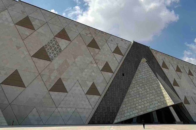 GEM Grand Egyptian Museum Private Tour from Cairo Giza hotels - The Giza pyramid plan needs a clear answer