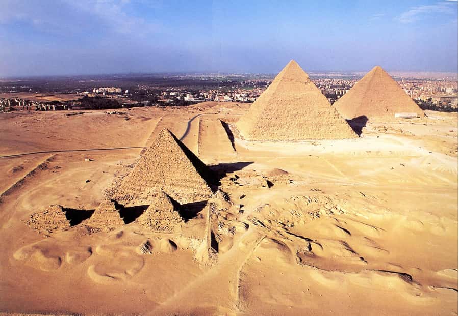 Giza Pyramids and Sphinx: Half-Day Private or Group Tour - Why a guided visit helps at Giza