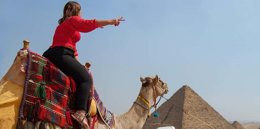 Giza: Pyramids at Sunset Guided Camel Tour - Getting close to the Great Sphinx