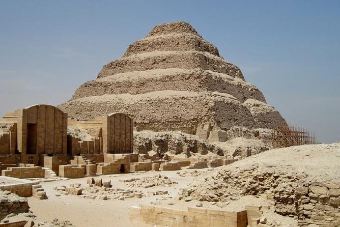 Giza Pyramids, Memphis and Sakkara - Giza: three pyramids and the Sphinx