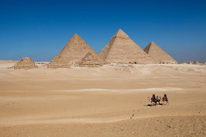 Giza Pyramids, Sphinx and Egyptian Museum tour - The Pyramids of Giza and the panoramic photo stop
