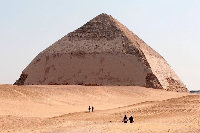 Giza Pyramids ,Sphinx ,Sakkara & Dahshur. - Giza’s Great Pyramid, smaller pyramids, and Sphinx