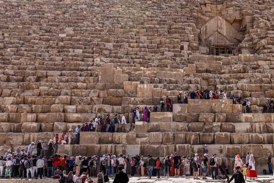 Giza Pyramids Tour With Entry To Khufu Pyramid From Cairo - Why entering Khufu changes the Giza experience
