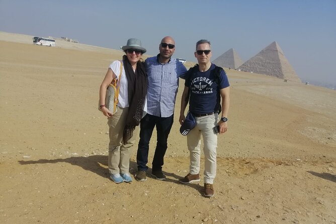 Guided tour to Pyramids of Giza, Sakkara & Memphis: Private Tour with Lunch - What the private setup changes
