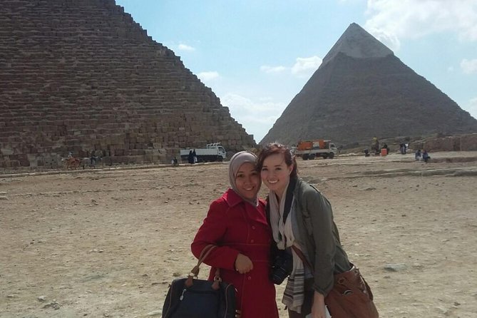 Guided trip to Giza pyramids Sphinx with lunch - The Giza Plateau puts the monuments in context