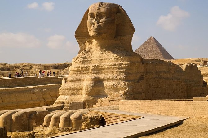 Half-Day Private tour to Pyramids of Giza and Sphinx - Why a private visit to Giza can be worth the price