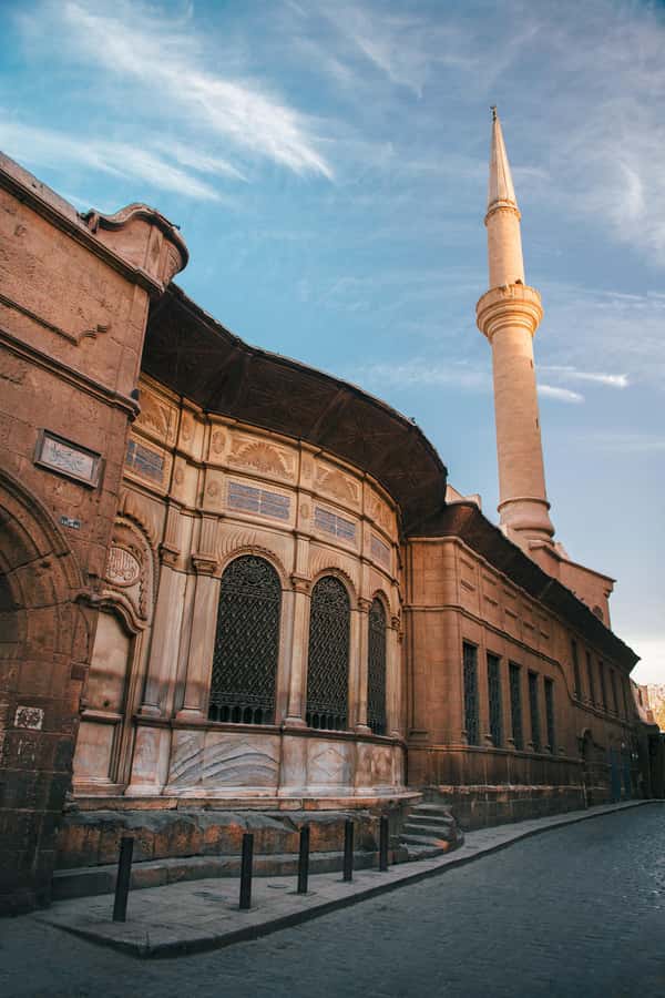 Half Day Tour: El Moez Street, Al Azhar Park and Bazar - Bazaar time, tea, and bargaining