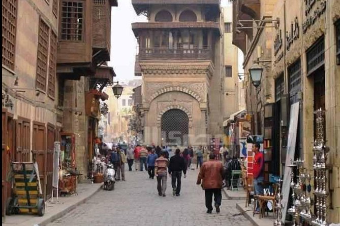 Half Day Tour: El Moez Street, Al Azhar Park and Khan EL Khalili Bazaar - Walking into El Moez Street