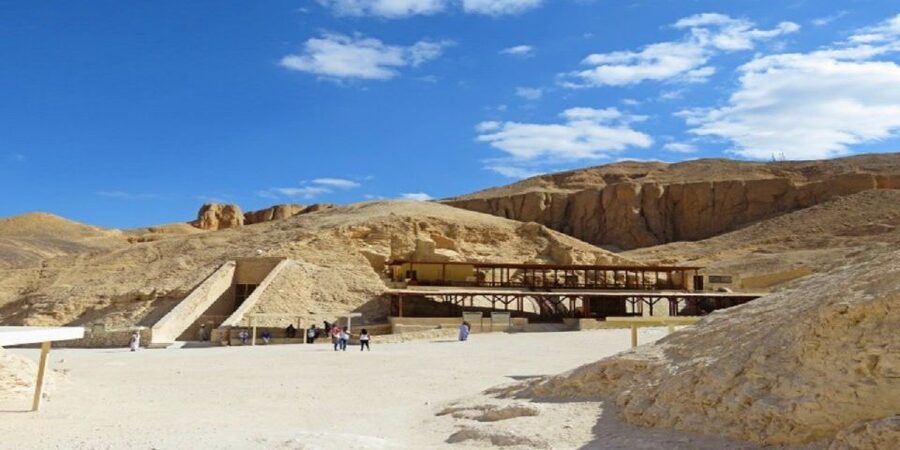 Hurghada: 2-Day Luxor Highlights & Hot Air Balloon & Hotel - Karnak Temple and its enormous scale