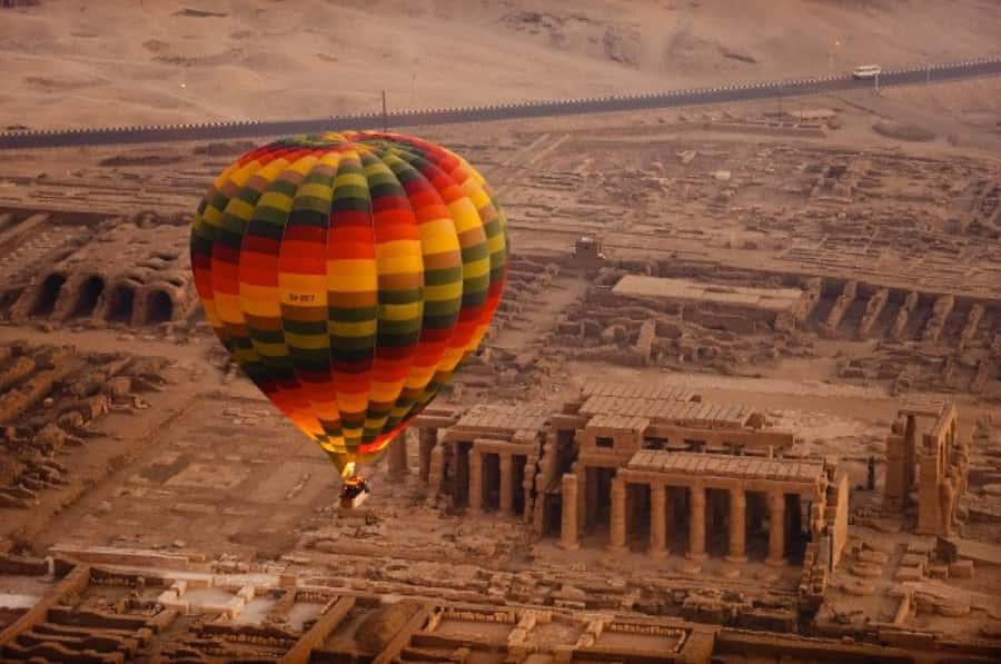 Hurghada: 2-Day Luxor Tour with Hotel, Balloon, & Boat Ride - Karnak Temple, where scale tells the story