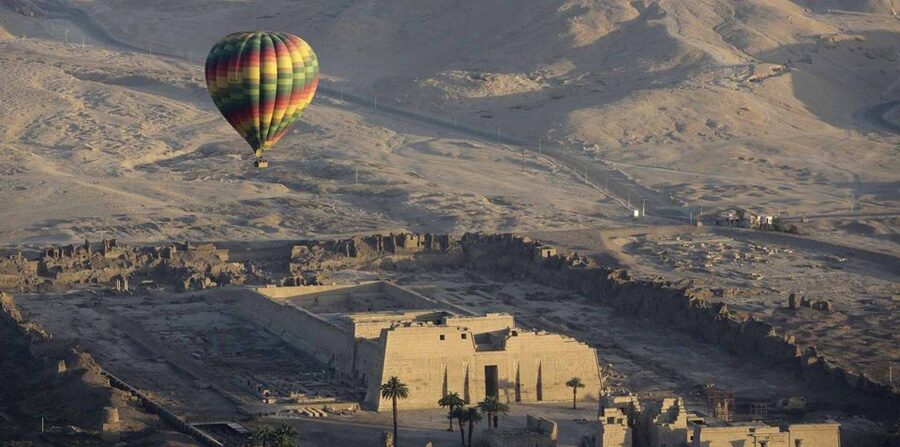Hurghada: 2-Day Luxor Tour with Hotel, Balloon, & Boat Ride - Hatshepsut Temple and the Colossi of Memnon