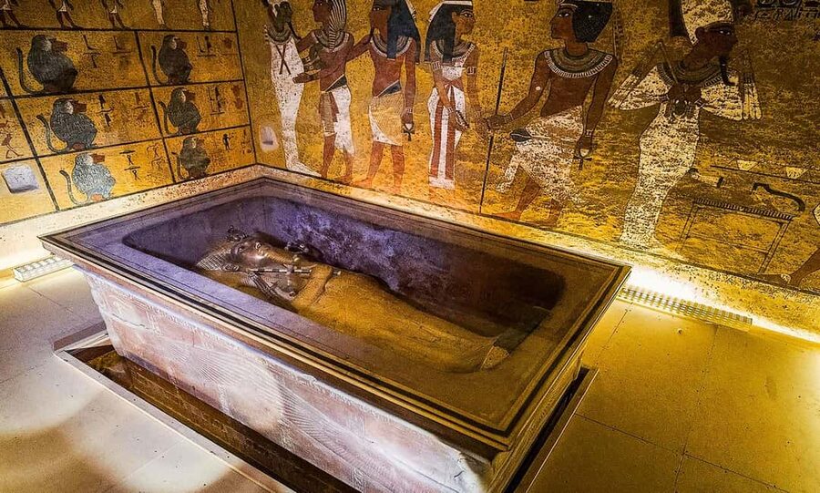 Hurghada: 2-Day Luxor Tour with Hotel, Balloon, & Nile Boat - Shopping, oils, and optional extras