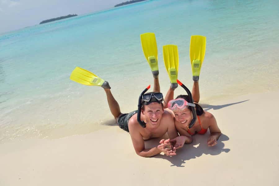 Hurghada: 3 Islands, Dolphins & Snorkel Yacht Trip w/ Lunch - Breakfast, seafood lunch, and what is really included