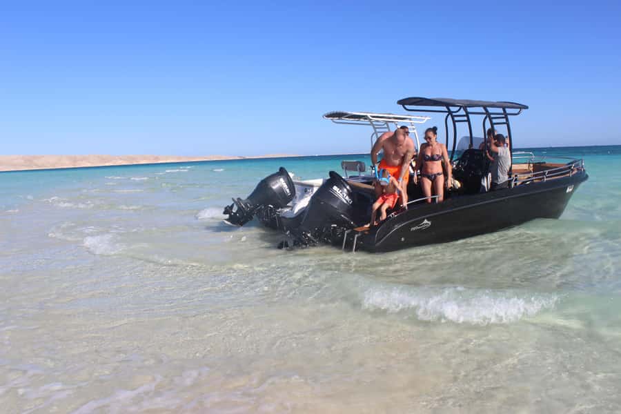 Hurghada: 4 Island Hopping Tour Dolphin, Snorkeling & Lunch - Nemo Island and a quieter hour ashore