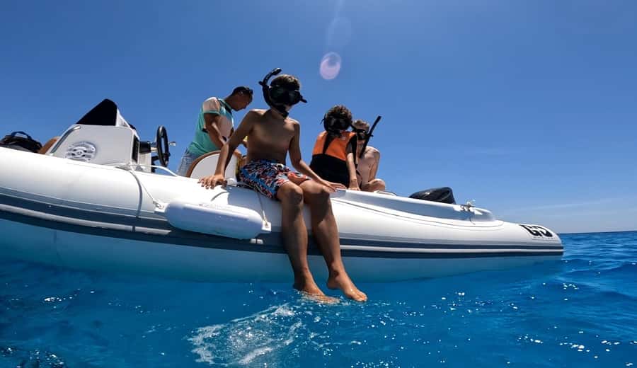 Hurghada: 4 Island Hopping Tour Dolphin, Snorkeling & Lunch - Optional parasailing for five minutes
