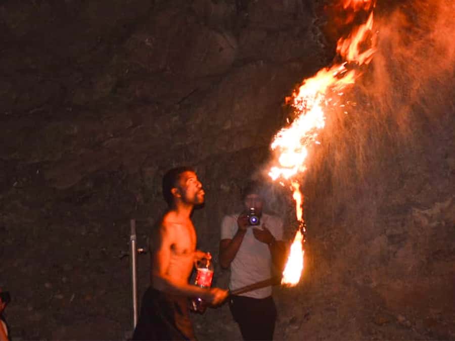 Hurghada: 6-Hour Jeep Desert Safari, Dinner, and Show - Dinner by the fire and the Sahara Park show