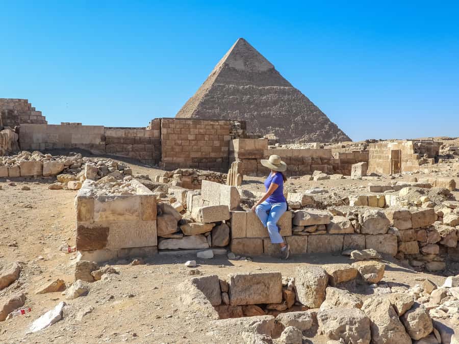 Hurghada: Cairo Pyramids, Sphinx, Museum & Bazaar Day Tour - Lunch and the road into central Cairo