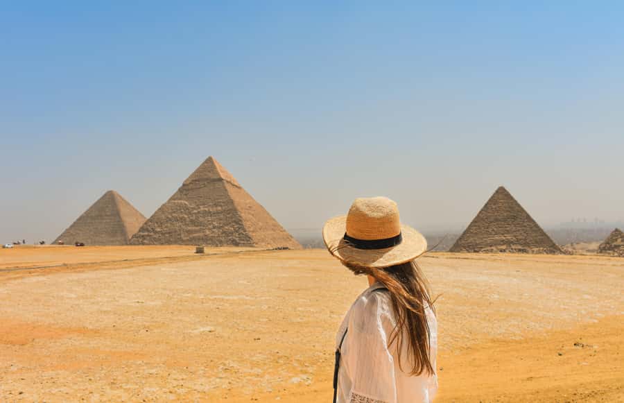 Hurghada: Cairo Pyramids, Sphinx, Museum & Bazaar Day Tour - Guides who add more than dates and names