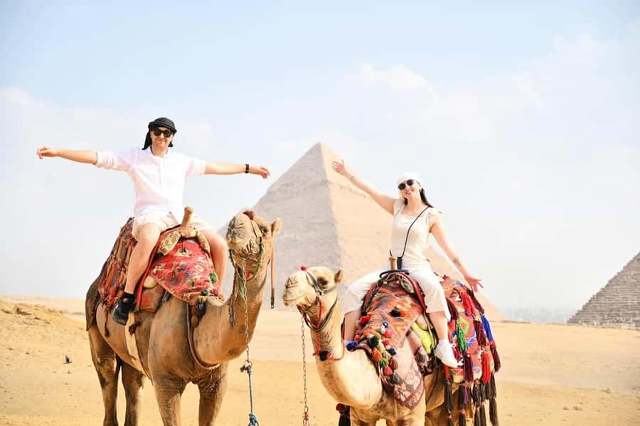 Hurghada: Cairo Pyramids, Sphinx, Museum & Bazaar Day Tour - The Sphinx and Valley Temple of Khafre