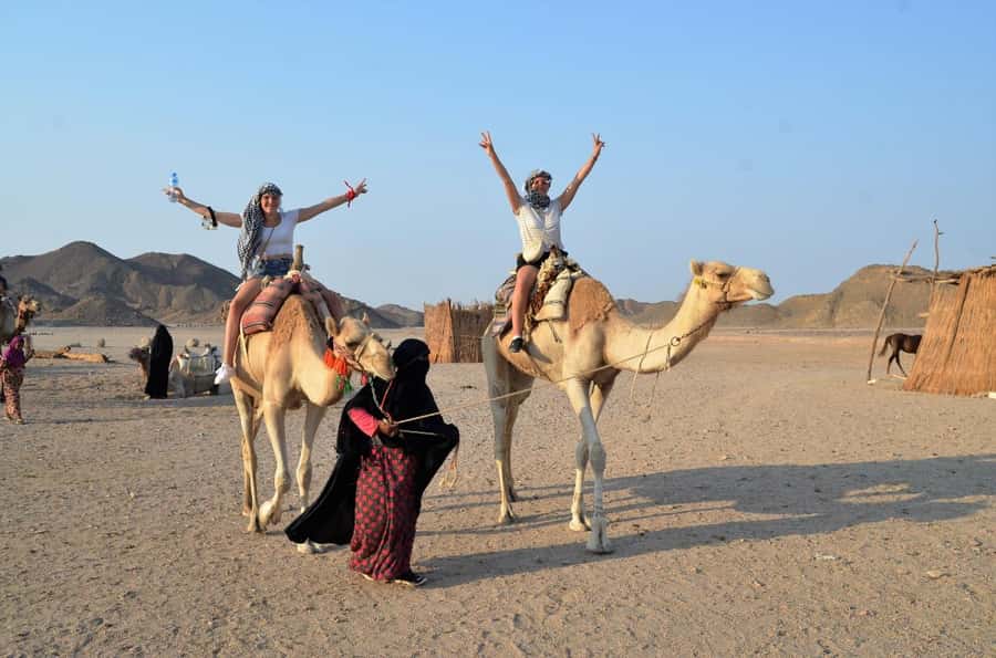 Hurghada: Camel Ride & horse ride and Off-Road Jeep Tour - Tea, dates, and a short desert briefing