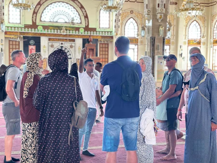Hurghada: City Guided Tour with Local Market Stop - Guides, language, and the human side of the tour