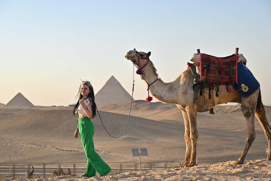 Hurghada Day Trip to Giza Pyramids, Sphinx, Museum and lunch - Two hours at the Giza Pyramids