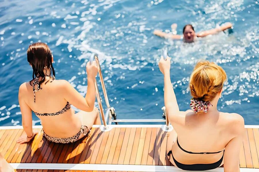 Hurghada: Dolphin Cruise with Snorkeling & Buffet Lunch - A buffet lunch with room to relax