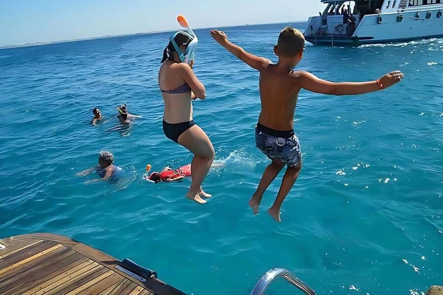 Hurghada: Dolphin Watching Boat Tour with Snorkeling & Lunch - Lunch, Drinks, and Time to Rest