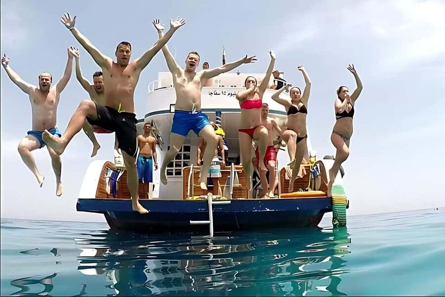Hurghada: Dolphin Watching Boat Tour with Snorkeling & Lunch - A Crew That Works Well With Families