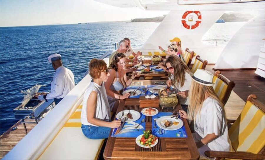 Hurghada: Elite vip snorkeling cruise with BBQ buffet lunch - What to bring and how to prepare