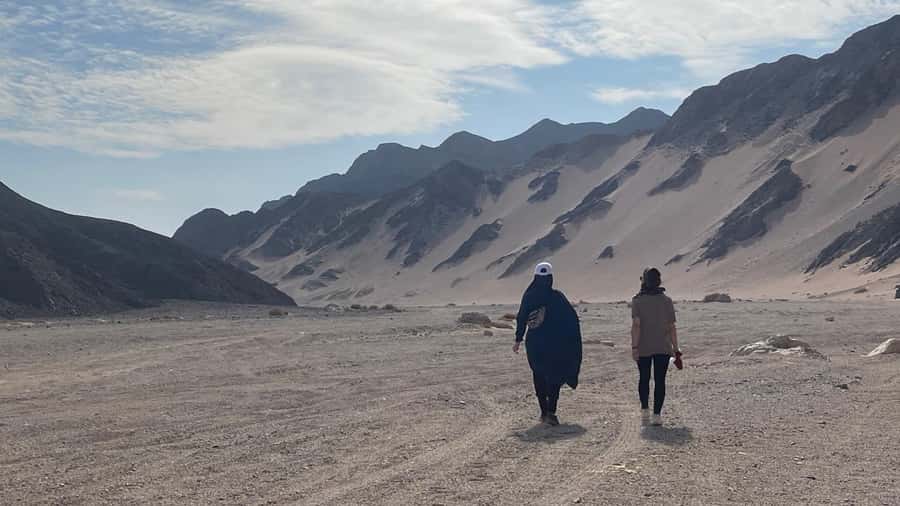 Hurghada: Hiking , dinner & stargazing - Walking 3 km through a sandy valley