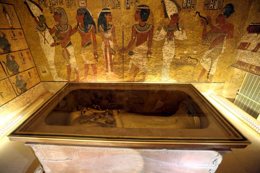 Hurghada: Luxor Highlights & King Tut Tomb Tour with Lunch - Karnak Temple and the Theban Triad