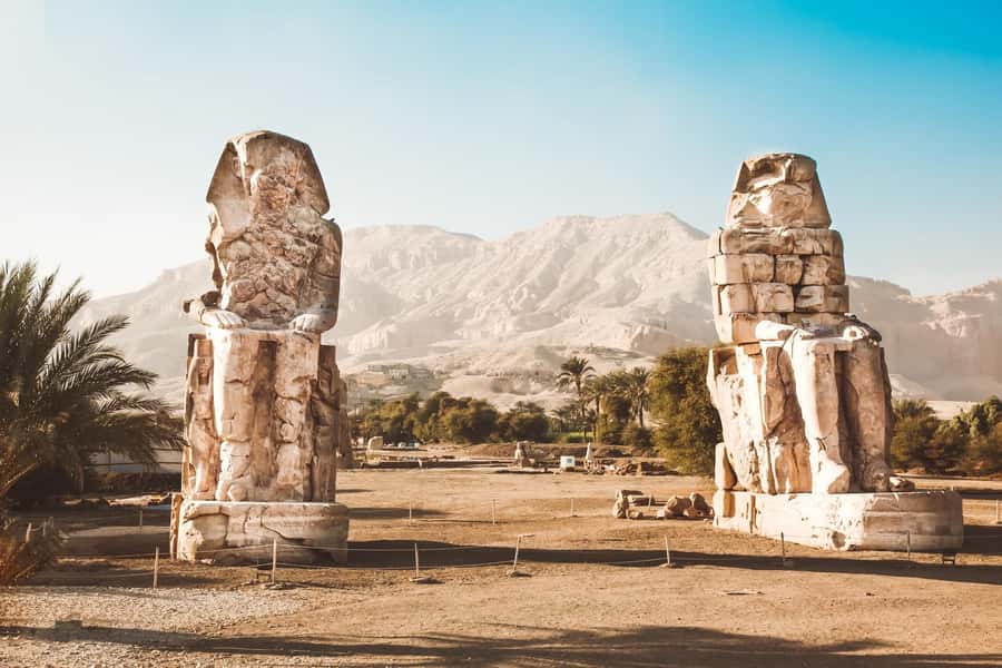 Hurghada: Luxor Highlights & King Tut Tomb Tour with Lunch - Lunch, then a change of pace on the Nile