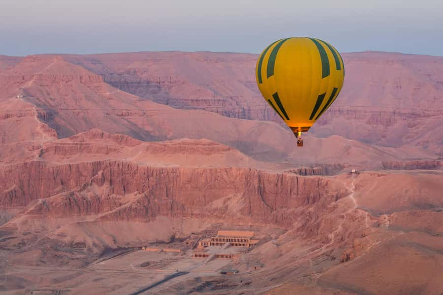 Hurghada: Luxor Hot Air Balloon Ride and Day Tour With Meals - Hatshepsut’s temple and the Colossi of Memnon