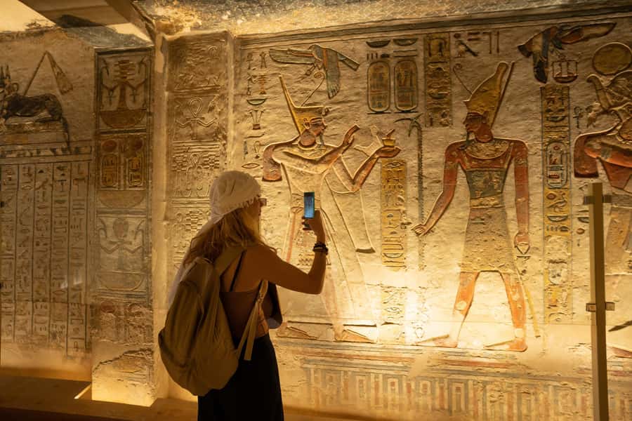 Hurghada: Luxor Tour with Valley of Kings, Karnak & Tut Tomb - Pickup at 3:30 or 4 a.m., then the long road east