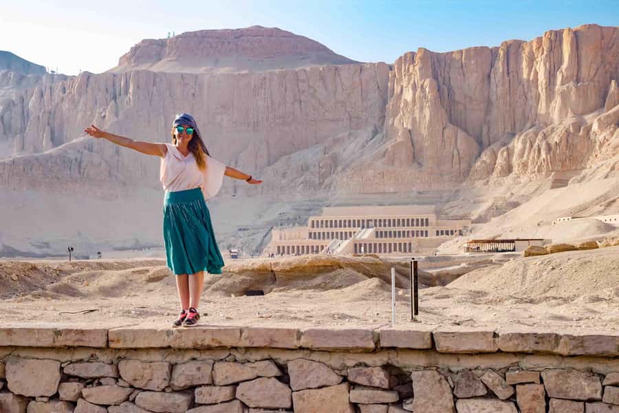 Hurghada: Luxor Tour with Valley of Kings, Karnak & Tut Tomb - Luxor Temple from the outside