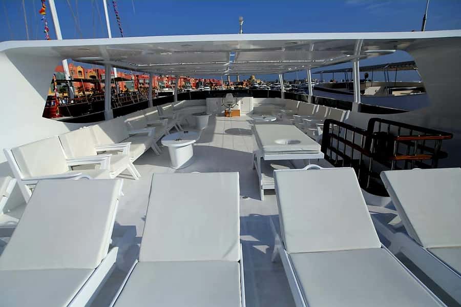 Hurghada: Luxury Cruise Trip to Orange Bay with Lunch - First snorkeling stop at Jazāir Jiftūn